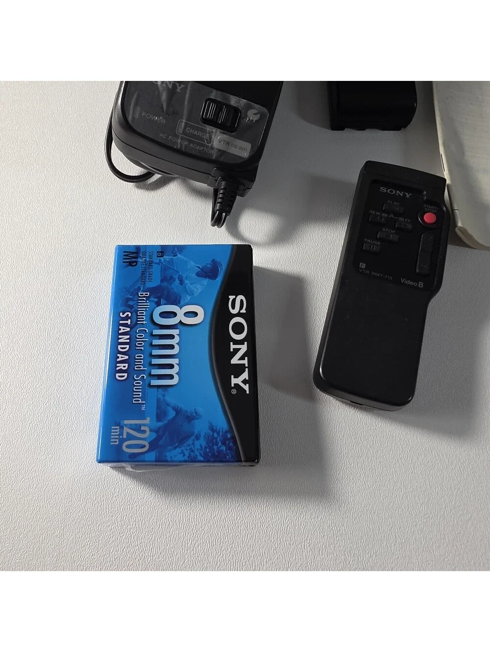 Sony Handycam CCD-TRV22 Video8 Standard Definition Camcorder (Gray) Bundle